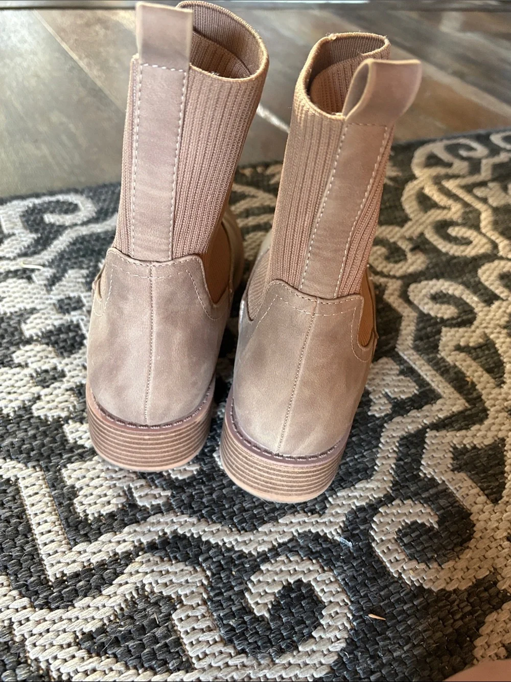 Women's 9.5 Stretch Chelsea Boot - Tan